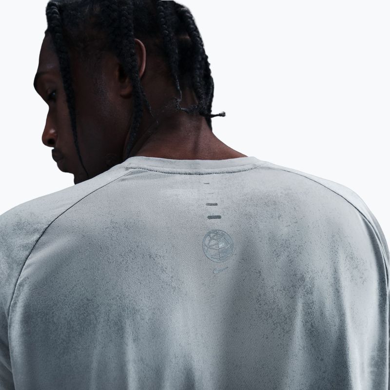 Vyriški bėgimo marškinėliai su ilgomis rankovėmis Nike Stride Dri-Fit ADV light smoke grey 4
