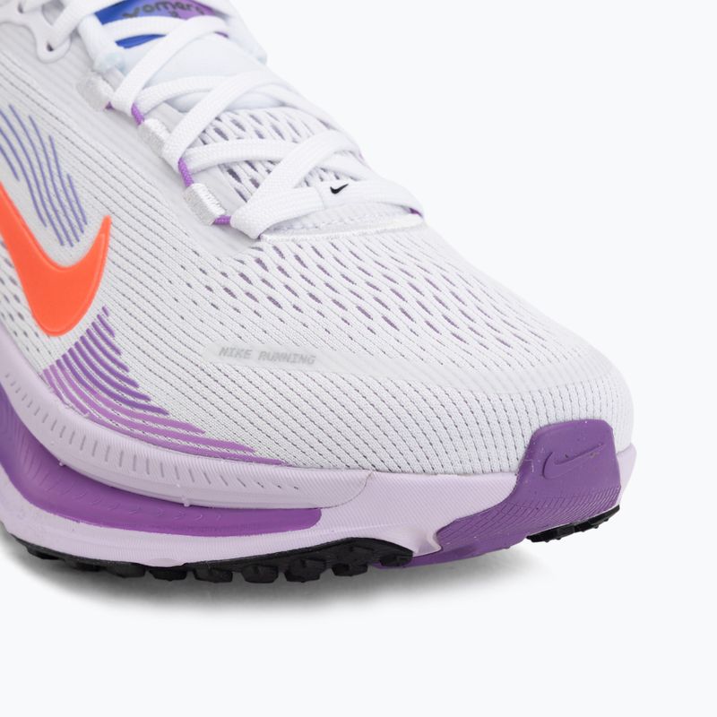 Moteriški bėgimo bateliai Nike Vomero 18 white/violet mist/sapphire/hot lava 7