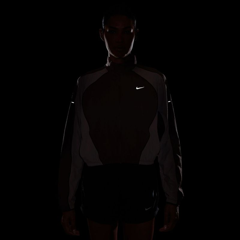 Moteriška bėgimo striukė Nike Swift UV Repel tattoo/light violet ore 4