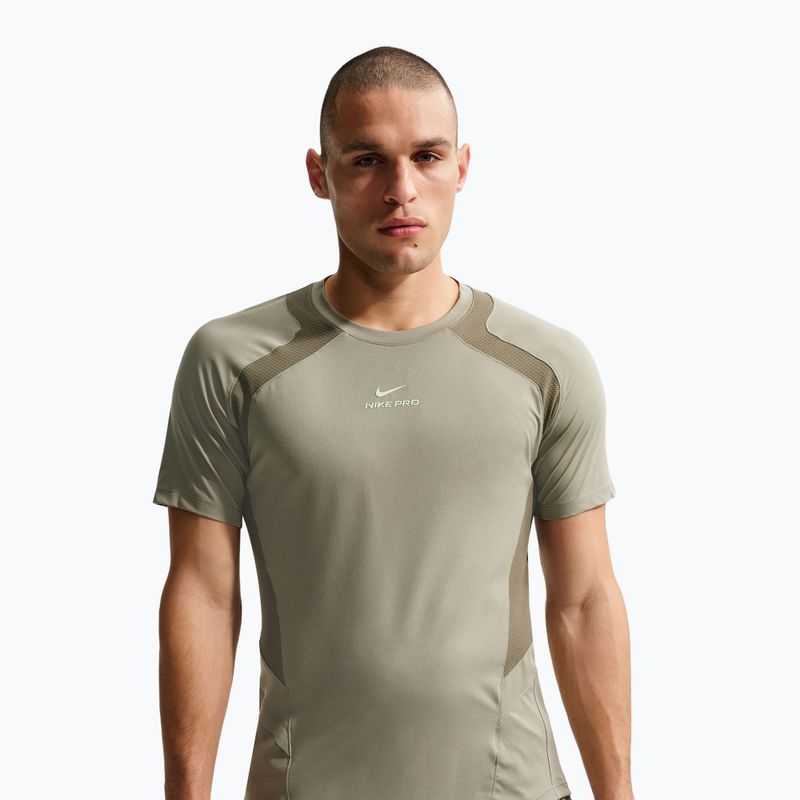 Vyriški treniruočių marškinėliai Nike Pro Training Dri-Fit light army/medium olive/light liquid lime 4