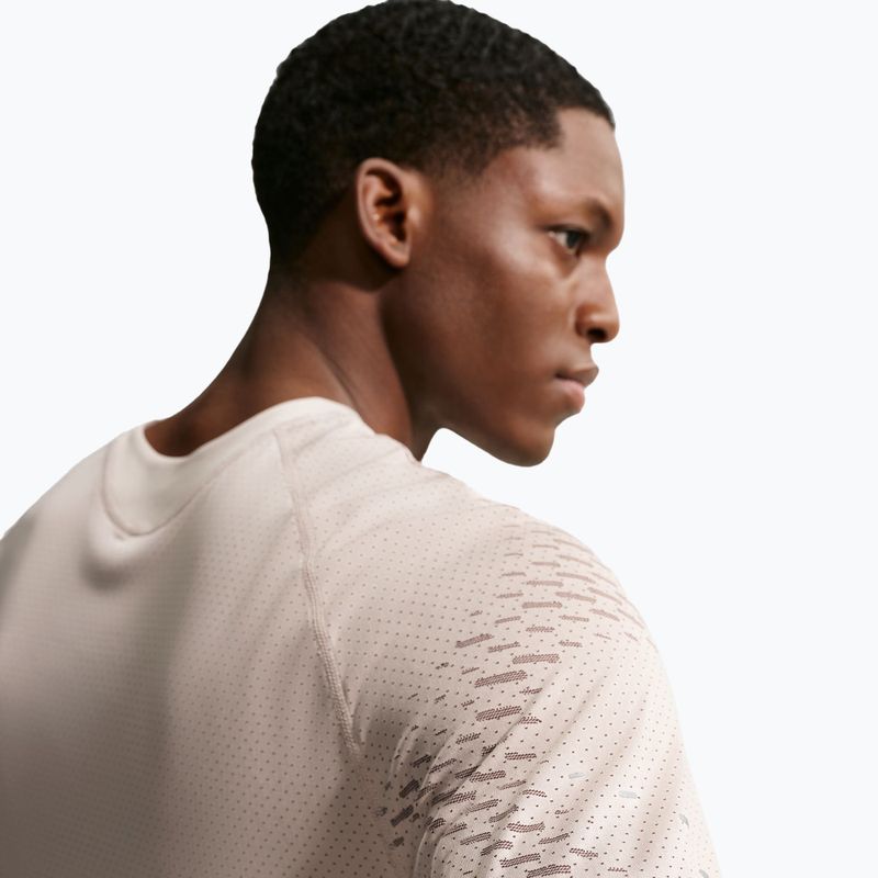 Vyriški bėgimo marškinėliai Nike Stride Dri-Fit ADV cream li/mink brown 5