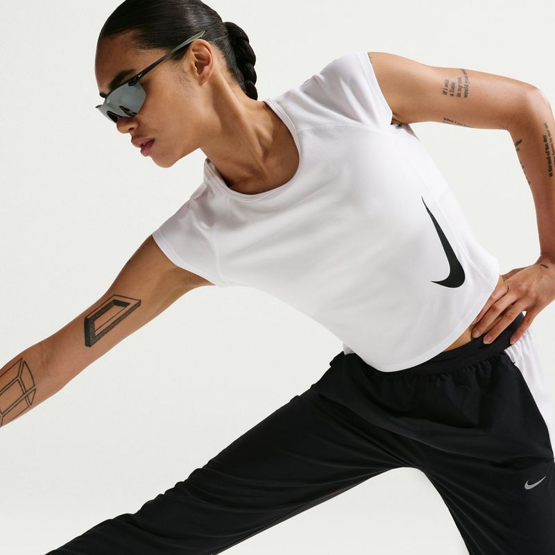 Moteriški bėgimo marškinėliai Nike Swoosh Run Dri-Fit white/photon dust/black 6