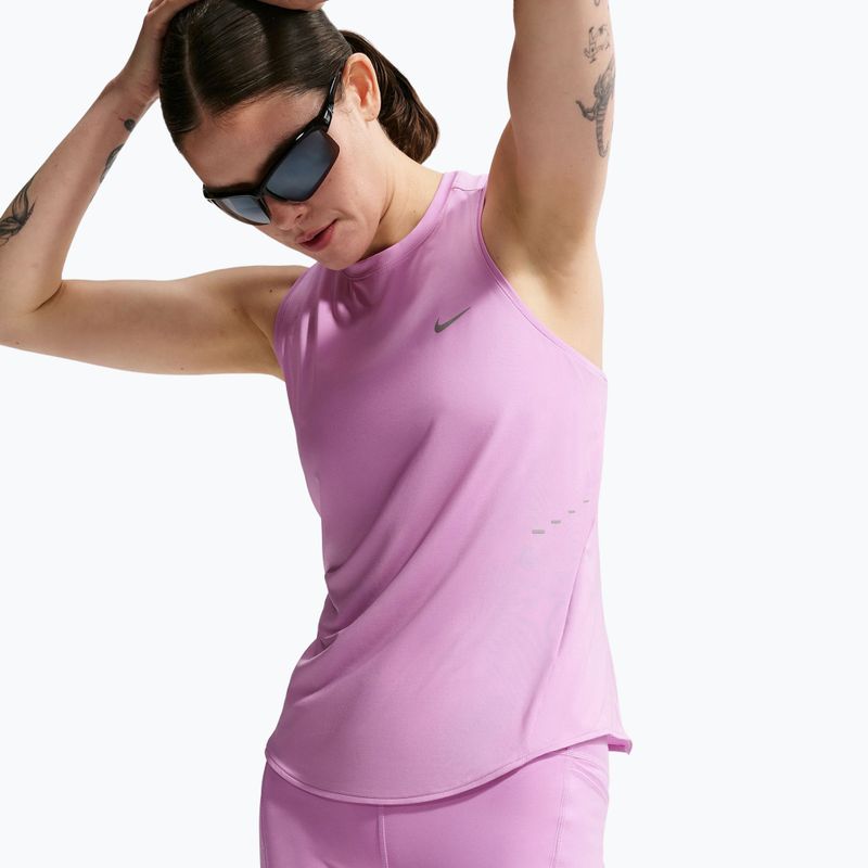 Moteriški bėgimo šortai Nike Swift High-Waisted 4" light magenta 7