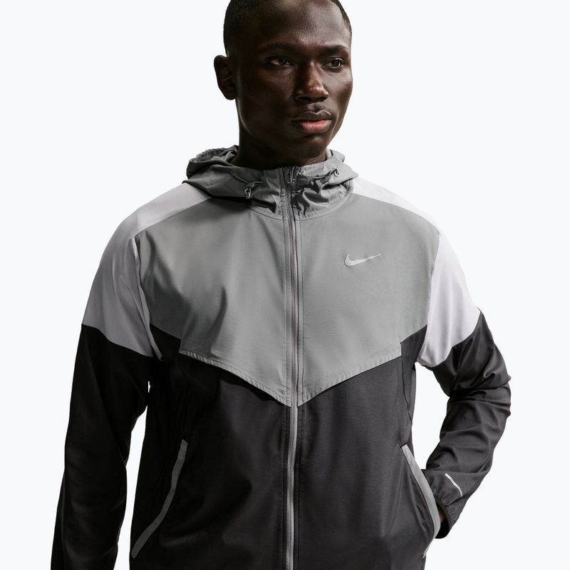 Vyriška bėgimo striukė Nike Impossibly Light Windrunner smoke grey/wolf grey/black 4