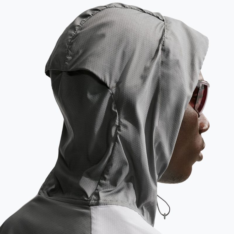 Vyriška bėgimo striukė Nike Impossibly Light Windrunner smoke grey/wolf grey/black 7