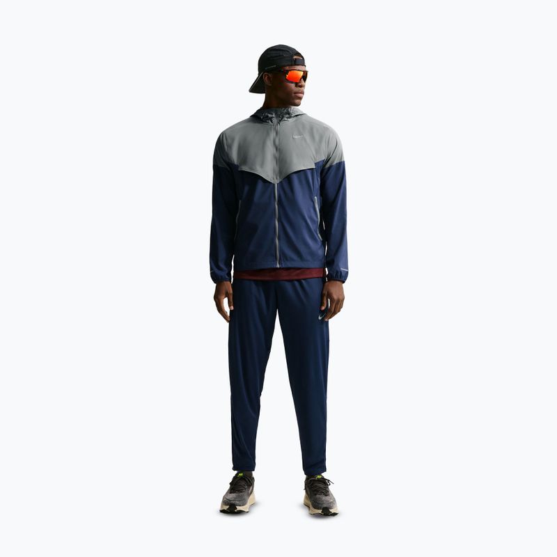 Vyriška bėgimo striukė Nike Impossibly Light Windrunner smoke grey/smoke grey/midnight navy 2