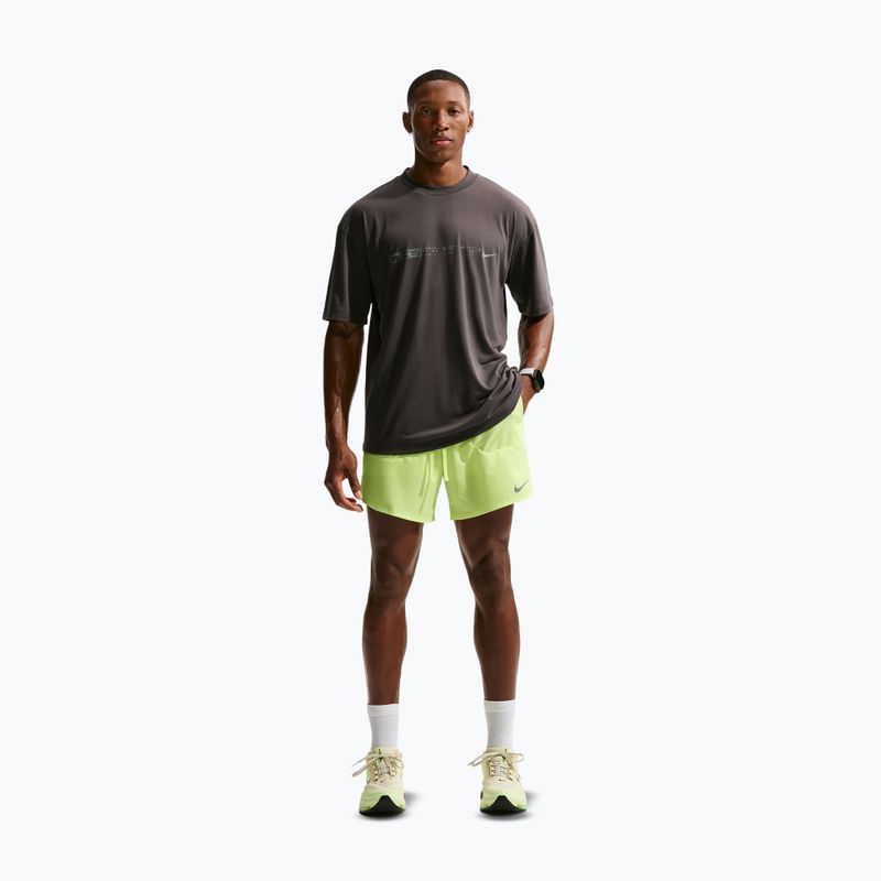 Vyriški bėgimo šortai Nike Stride Dri-Fit 2in1 7" volt ice 2
