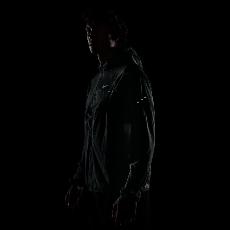 Vyriška bėgimo striukė Nike Stride Repel UV black spruce 9