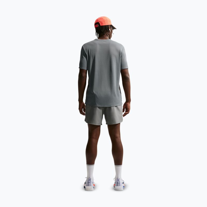 Vyriški bėgimo marškinėliai Nike Miler Dri-Fit UV smoke grey 3