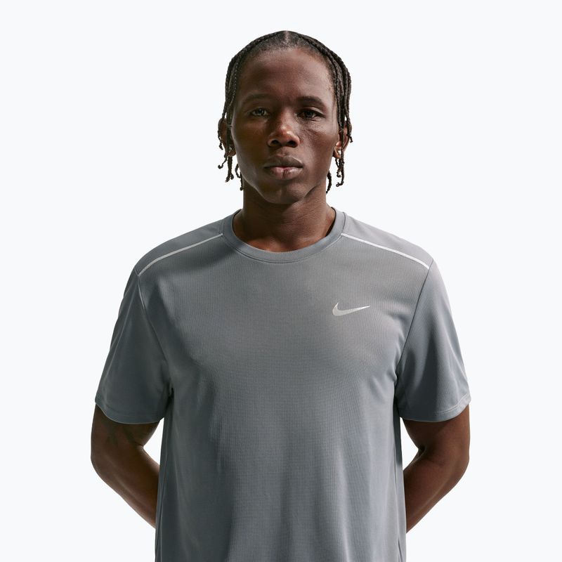 Vyriški bėgimo marškinėliai Nike Miler Dri-Fit UV smoke grey 4