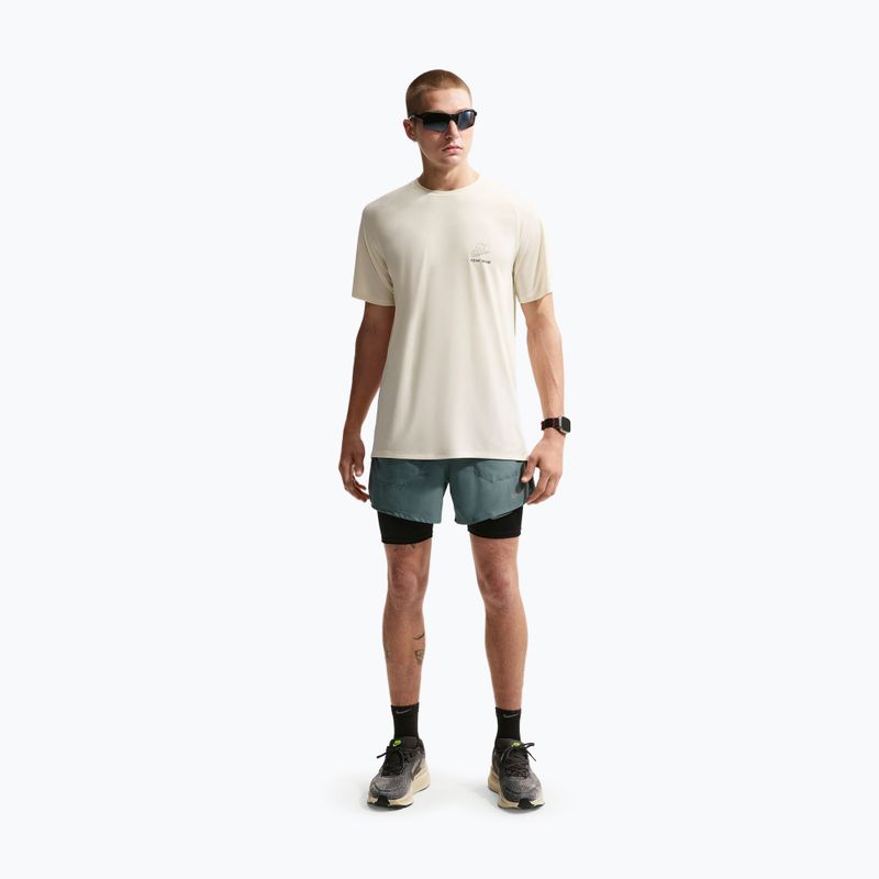 Vyriški bėgimo marškinėliai Nike Stride Dri-Fit ADV coconut milk 2