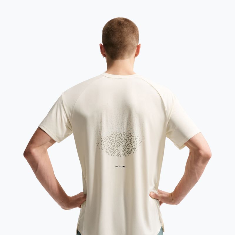 Vyriški bėgimo marškinėliai Nike Stride Dri-Fit ADV coconut milk 5
