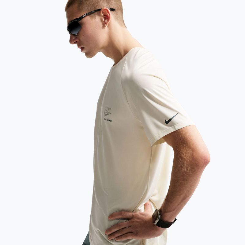 Vyriški bėgimo marškinėliai Nike Stride Dri-Fit ADV coconut milk 6