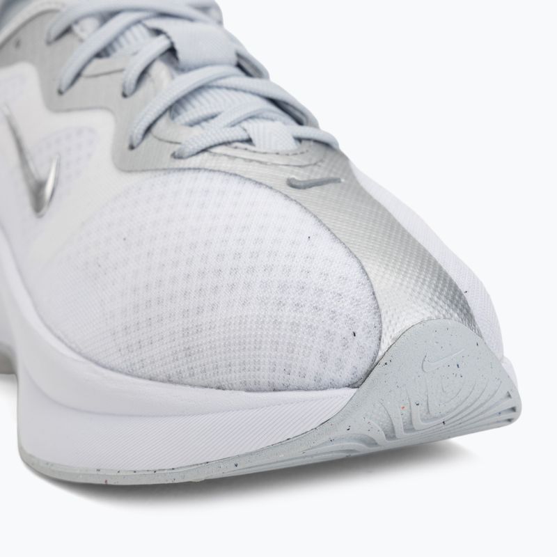 Moteriški batai Nike Motiva 2 white/pure platinum/metallic silver 7