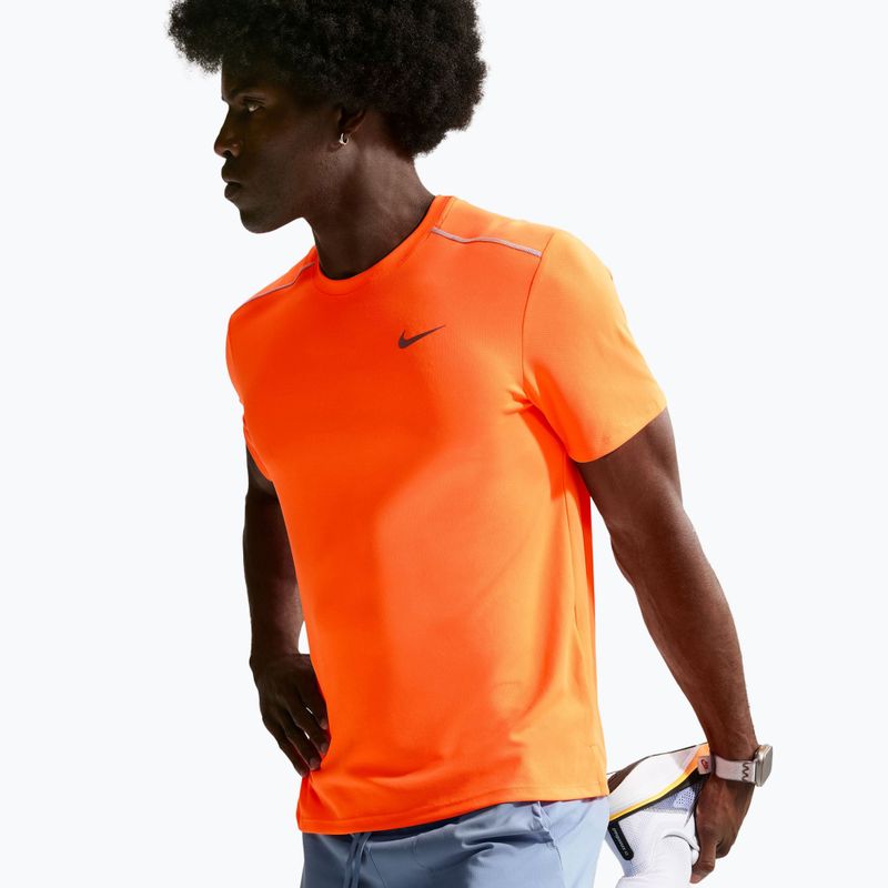 Vyriški bėgimo marškinėliai Nike Miler Dri-Fit UV total orange 5