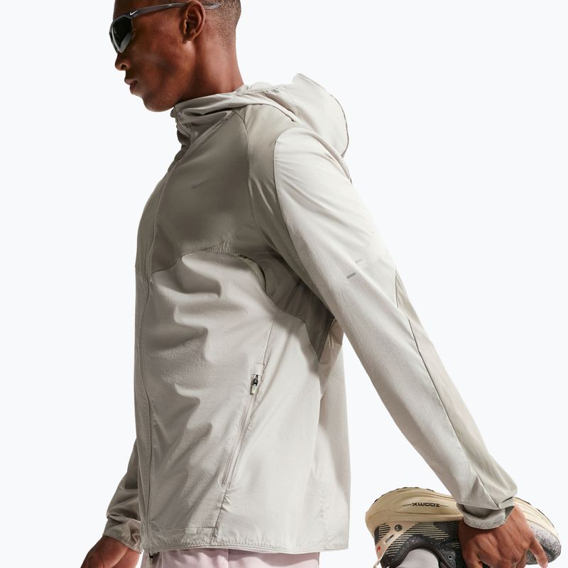 Vyriška bėgimo striukė Nike Stride Dri-Fit light army/spruce fog 6