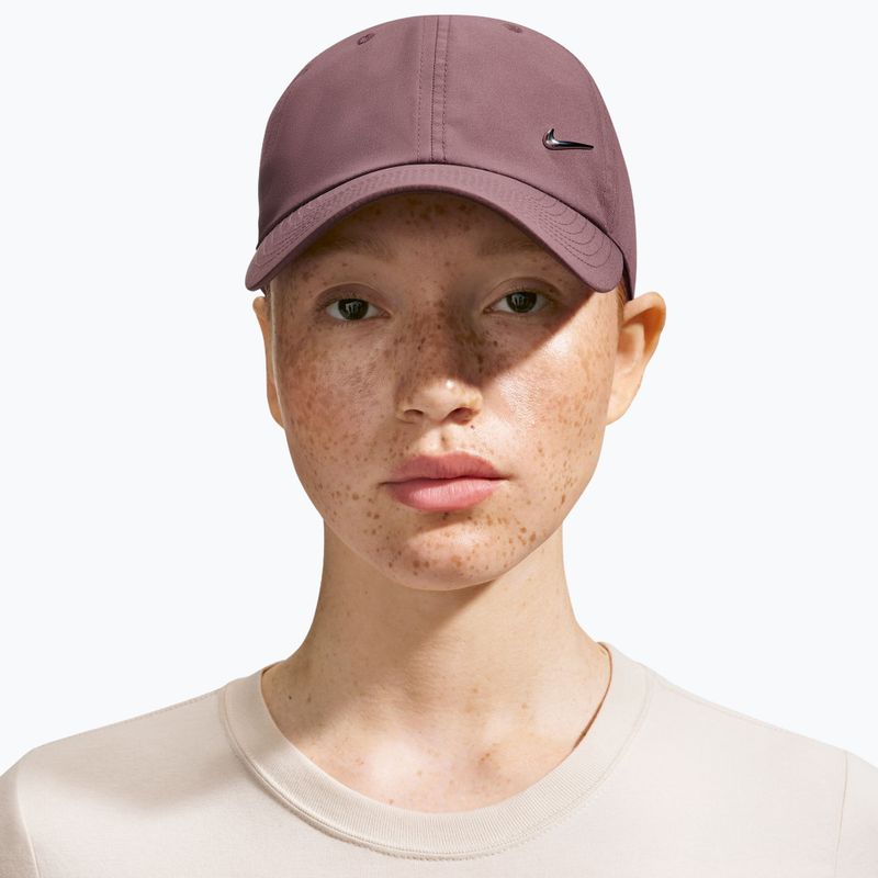 Kepurė su snapeliu Nike Dri-Fit Club Unstructured Metal Swoosh tattoo/metallic silver 3