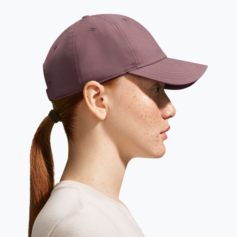 Kepurė su snapeliu Nike Dri-Fit Club Unstructured Metal Swoosh tattoo/metallic silver 5