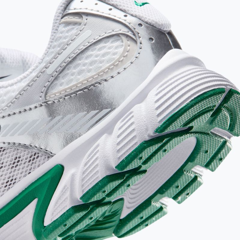 Batai Nike V5 RNR whitevast grey/malachite 4