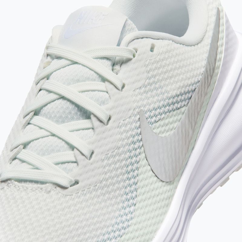Moteriški bėgimo batai Nike Revolution 8 off white/barely green/metallic silver 4