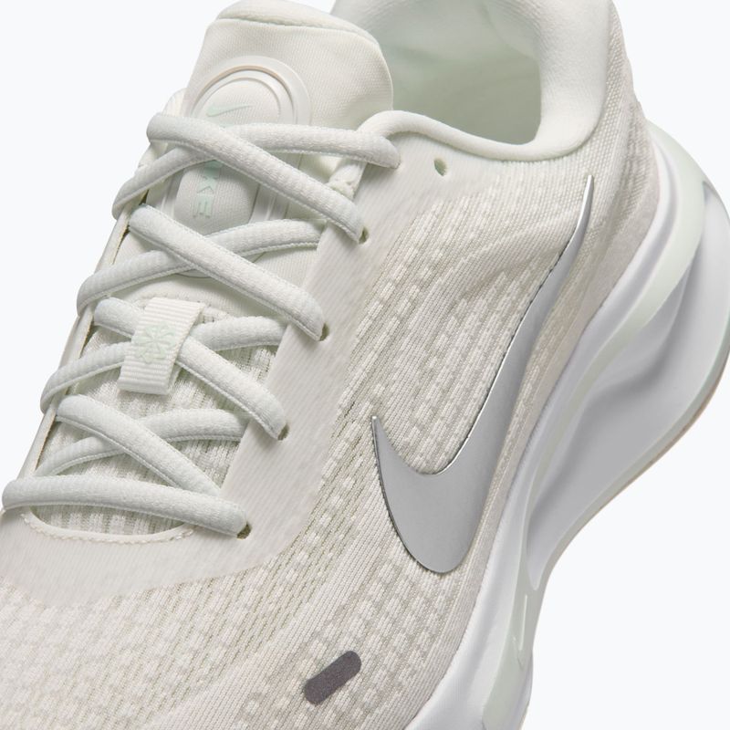Moteriški bėgimo batai Nike Journey Run summit white/metallic silver 3