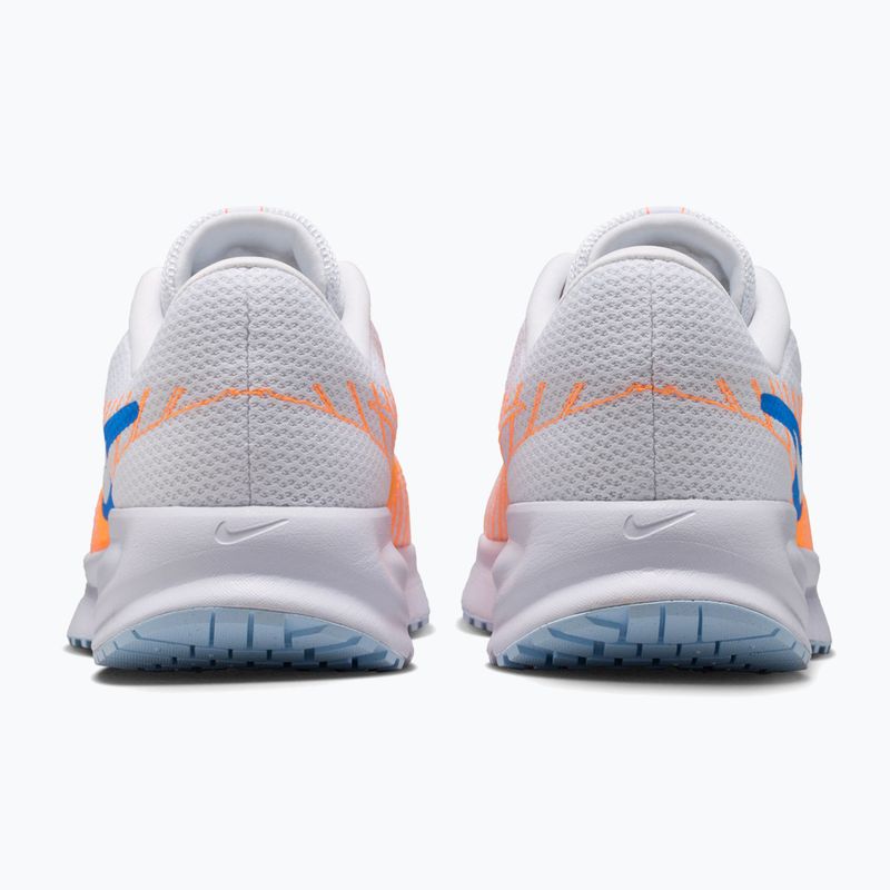 Vyriški bėgimo batai Nike Run Defy white/topaz gold/blue crystal 4