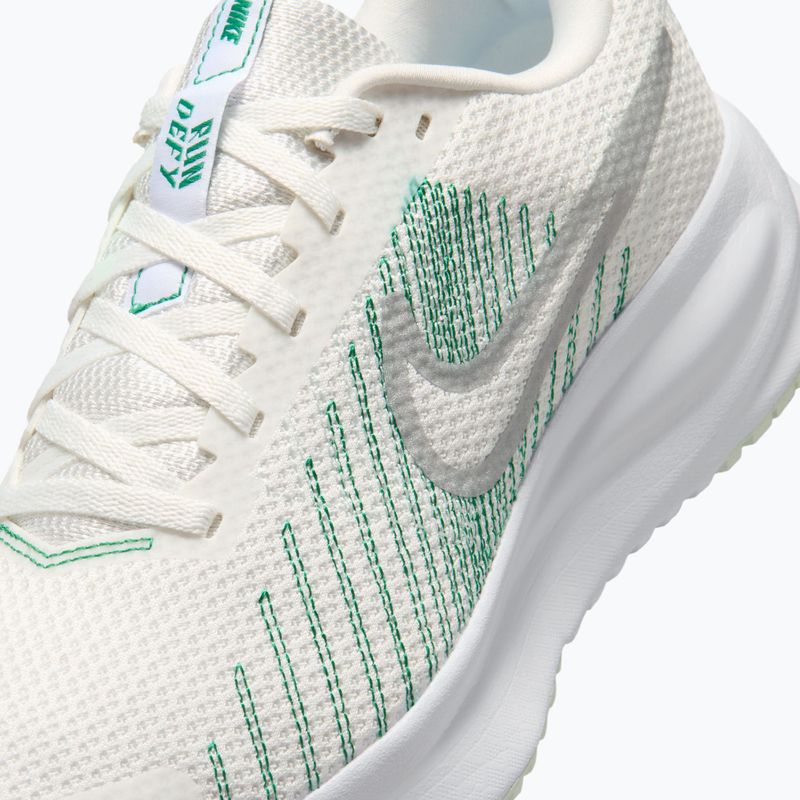 Moteriški bėgimo batai Nike Run Defy summit white/white/metallic silver 3