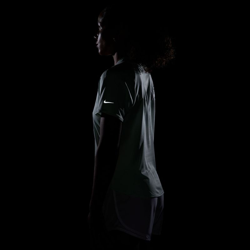 Moteriški bėgimo marškinėliai Nike Swift Dri-Fit barely green 7