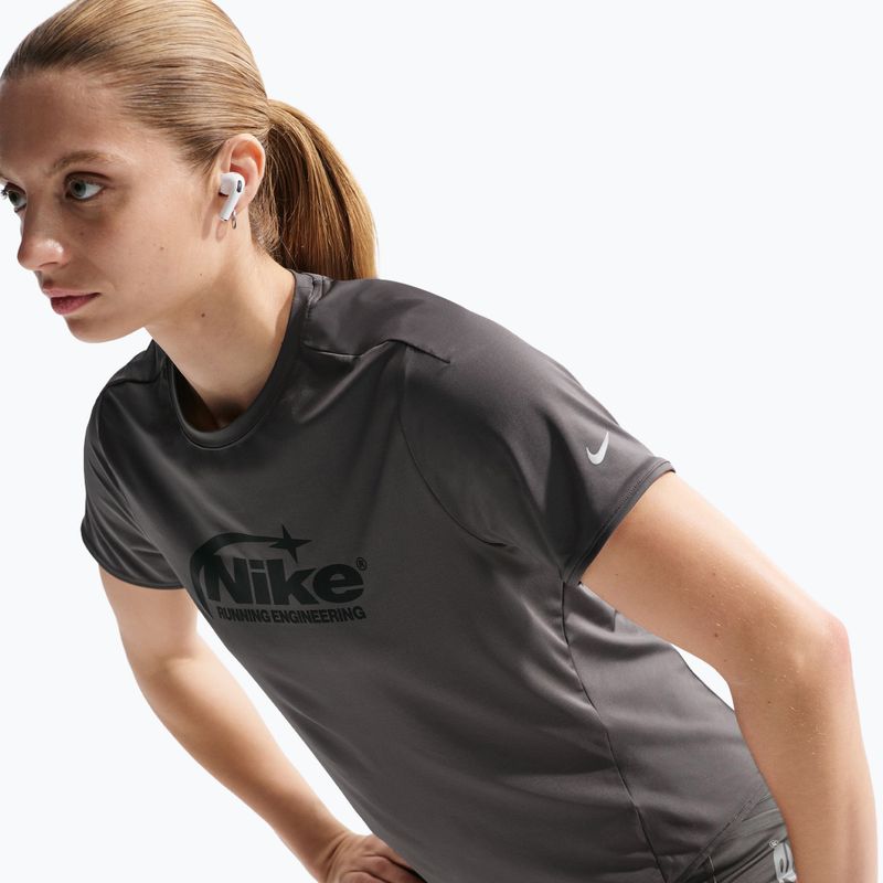 Moteriški bėgimo marškinėliai Nike Swift Dri-Fit medium ash 5