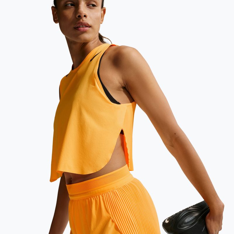 Moteriški bėgimo šortai Nike AeroSwift Dri-Fit ADV Mid-Rise 3" laser orange/black/white/black 4