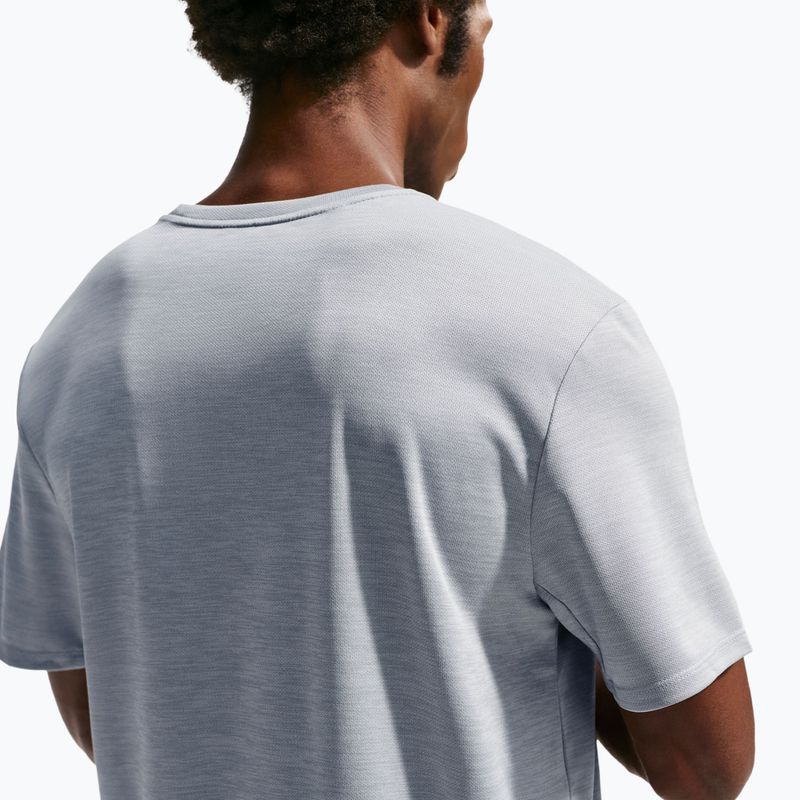 Vyriški bėgimo marškinėliai Nike Miler Dri-Fit UV grey fog/particle grey 5