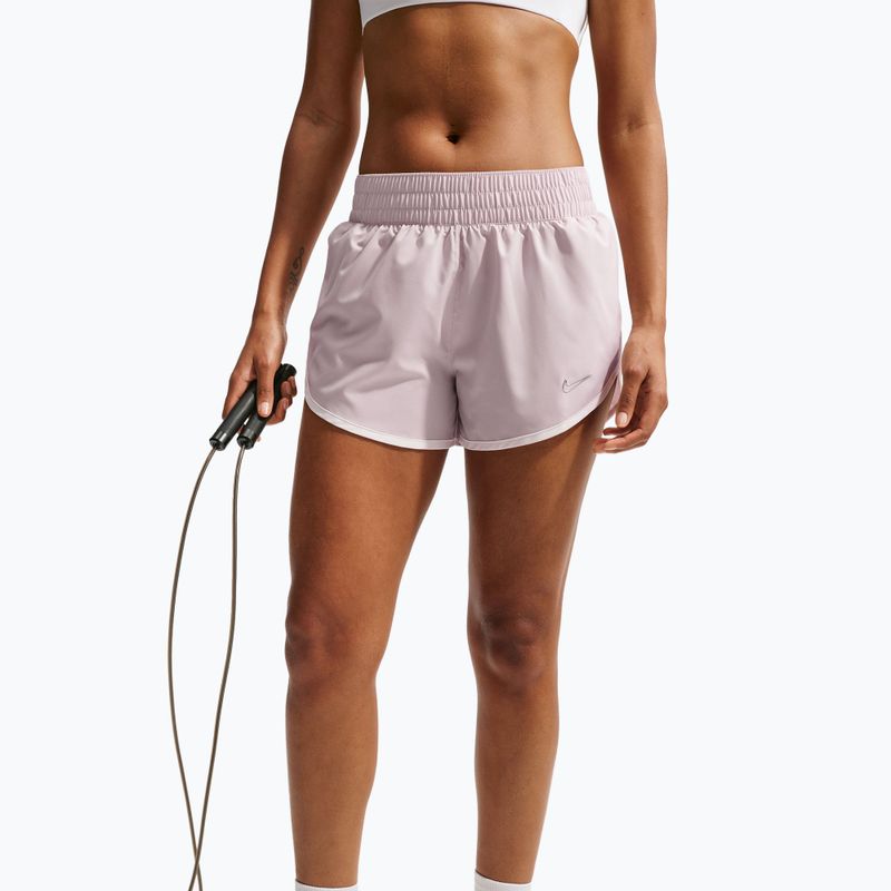 Moteriški treniruočių šortai Nike One Woven Brief-Lined platinum violet/sail 5