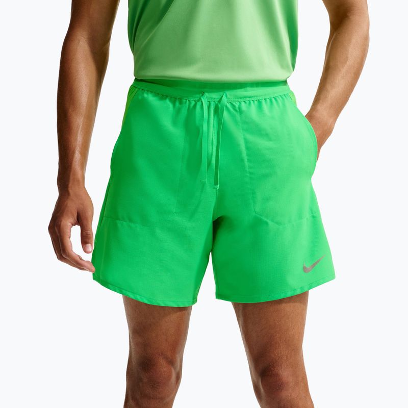 Vyriški šortai Nike Stride Dri-Fit Brief-Lined 5" green spark 5
