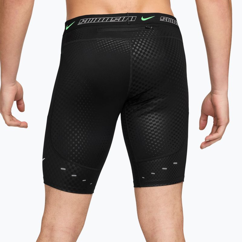 Vyriški bėgimo šortai Nike Stride black/illusion green 2
