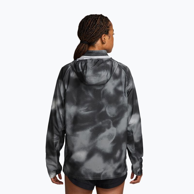 Vyriška bėgimo striukė Nike Miler black/smoke grey 2