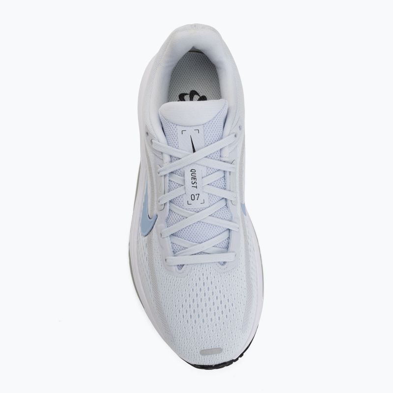 Moteriški bėgimo batai Nike Quest 7 football grey/white/grey fog/aluminum 5