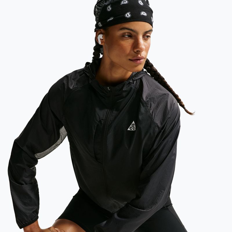 Moteriška bėgimo striukė Nike ACG „Aireez“ juoda/juoda/sniego baltumo 5