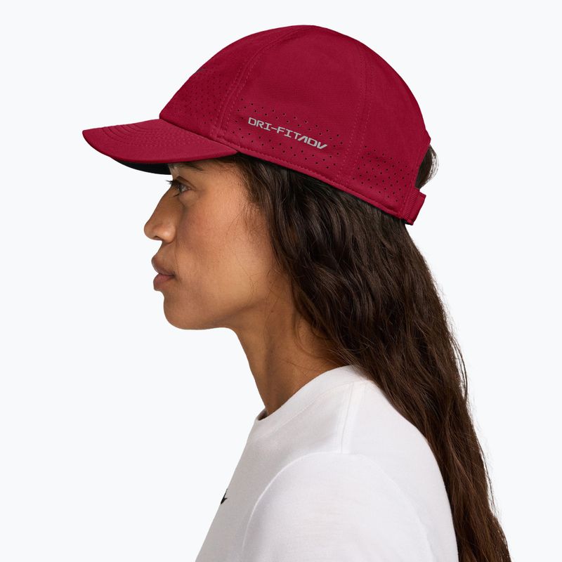 Kepurė su snapeliu Nike Dri-FIT ADV Club team red/pale ivory 3