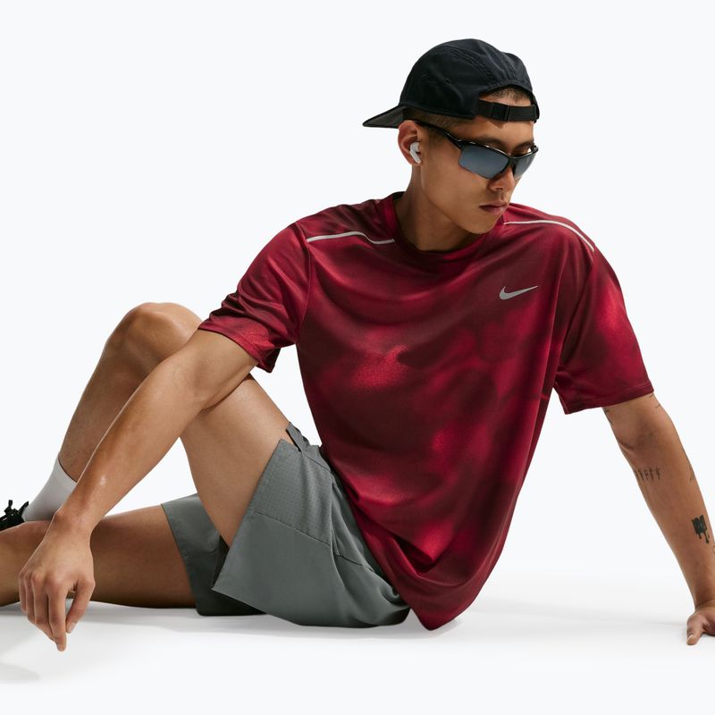 Vyriški bėgimo marškinėliai Nike Miler light crimson 4