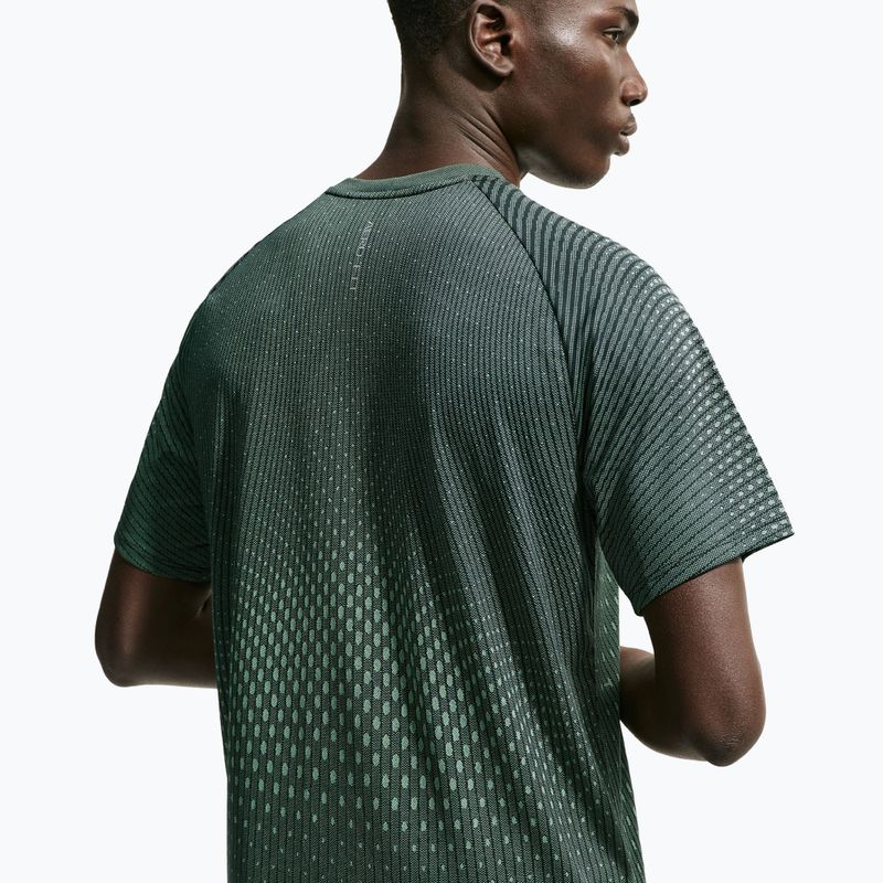 Vyriški bėgimo marškinėliai Nike Stride black/light green spark 5