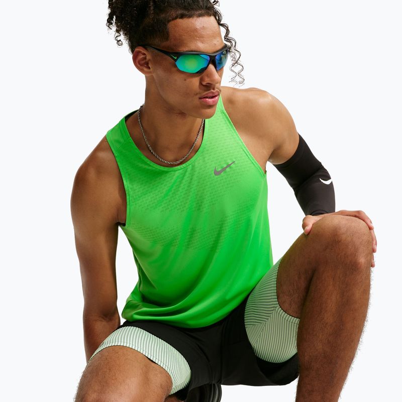 Vyriški bėgimo marškinėliai Nike Stride green spark 6