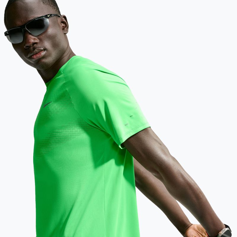 Vyriški bėgimo marškinėliai Nike Stride green spark 6