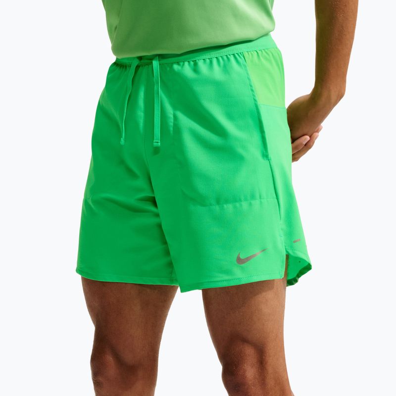 Vyriški bėgimo šortai Nike Stride Dri-Fit 2in1 7" green spark 5