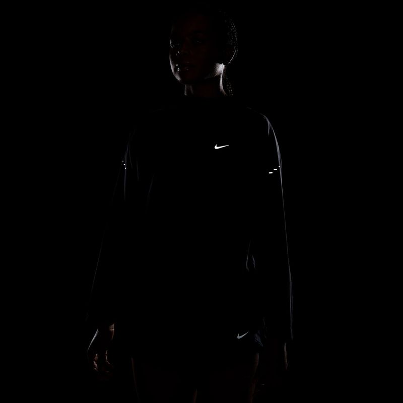 Moteriška bėgimo striukė Nike Swift black 10