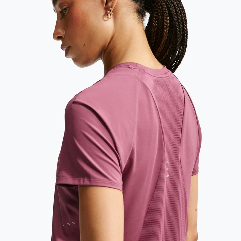 Moteriški bėgimo marškinėliai Nike Swift Dri-Fit pink smoke 5