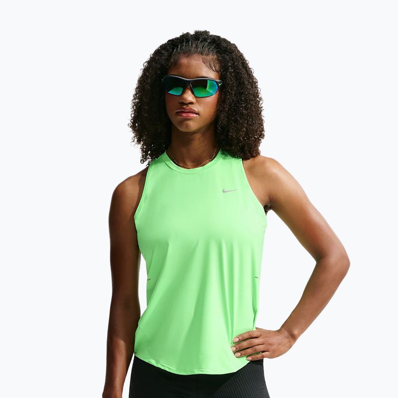 Moteriški bėgimo marškinėliai Nike Swift Dri-Fit Tank Top illusion green
