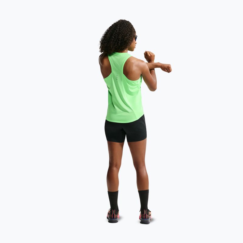 Moteriški bėgimo marškinėliai Nike Swift Dri-Fit Tank Top illusion green 3