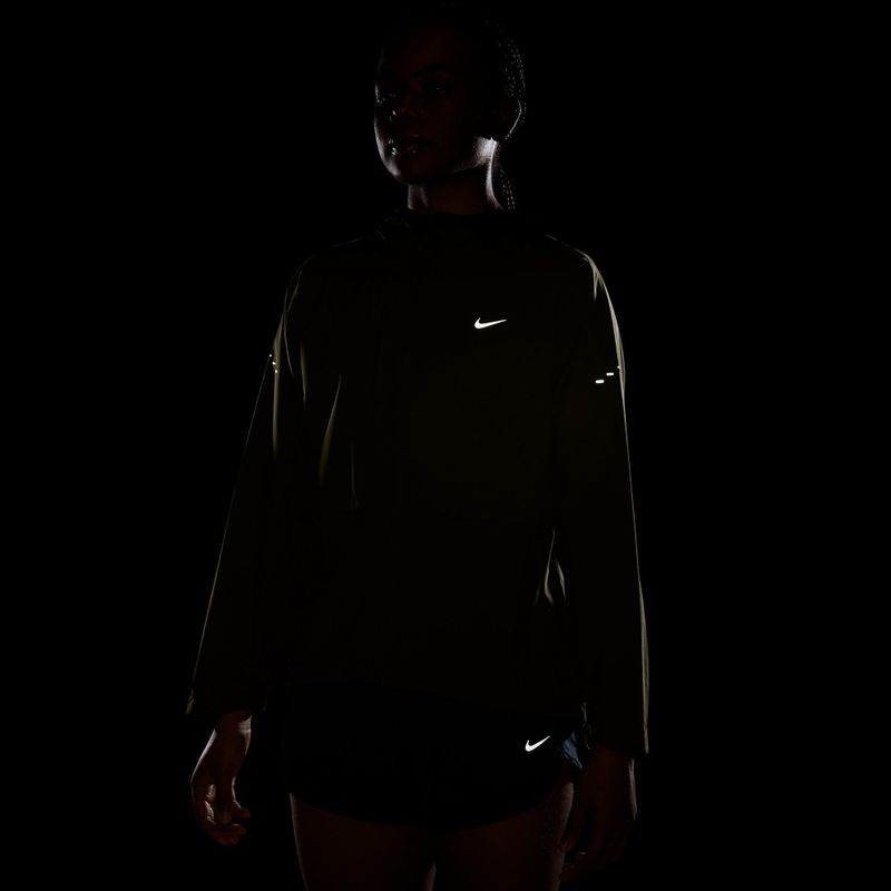 Moteriška bėgimo striukė Nike Swift sail 4