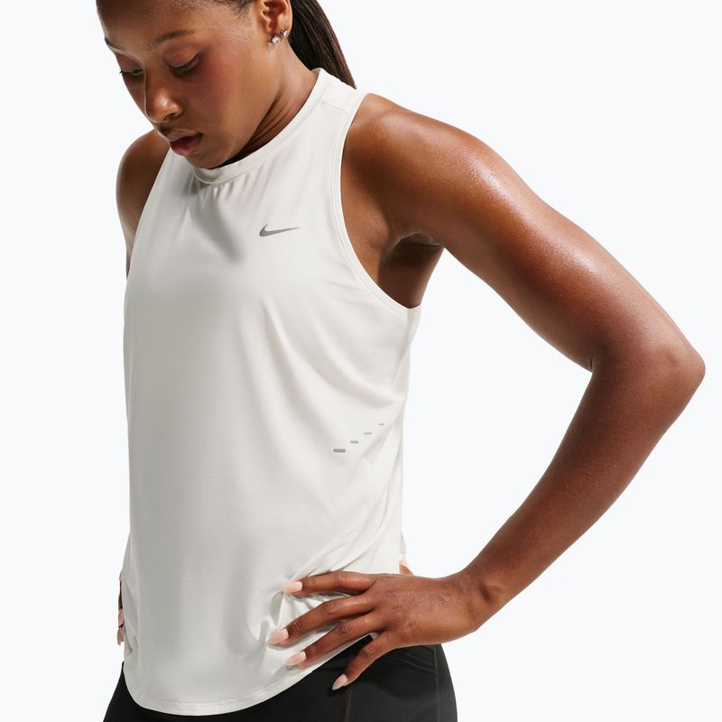 Moteriški bėgimo marškinėliai Nike Swift Dri-Fit Tank Top sail 4