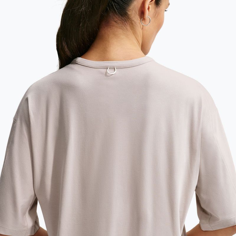 Moteriški treniruočių marškinėliai Nike 24.7 ImpossiblySoft Light cream Ii/college grey 4